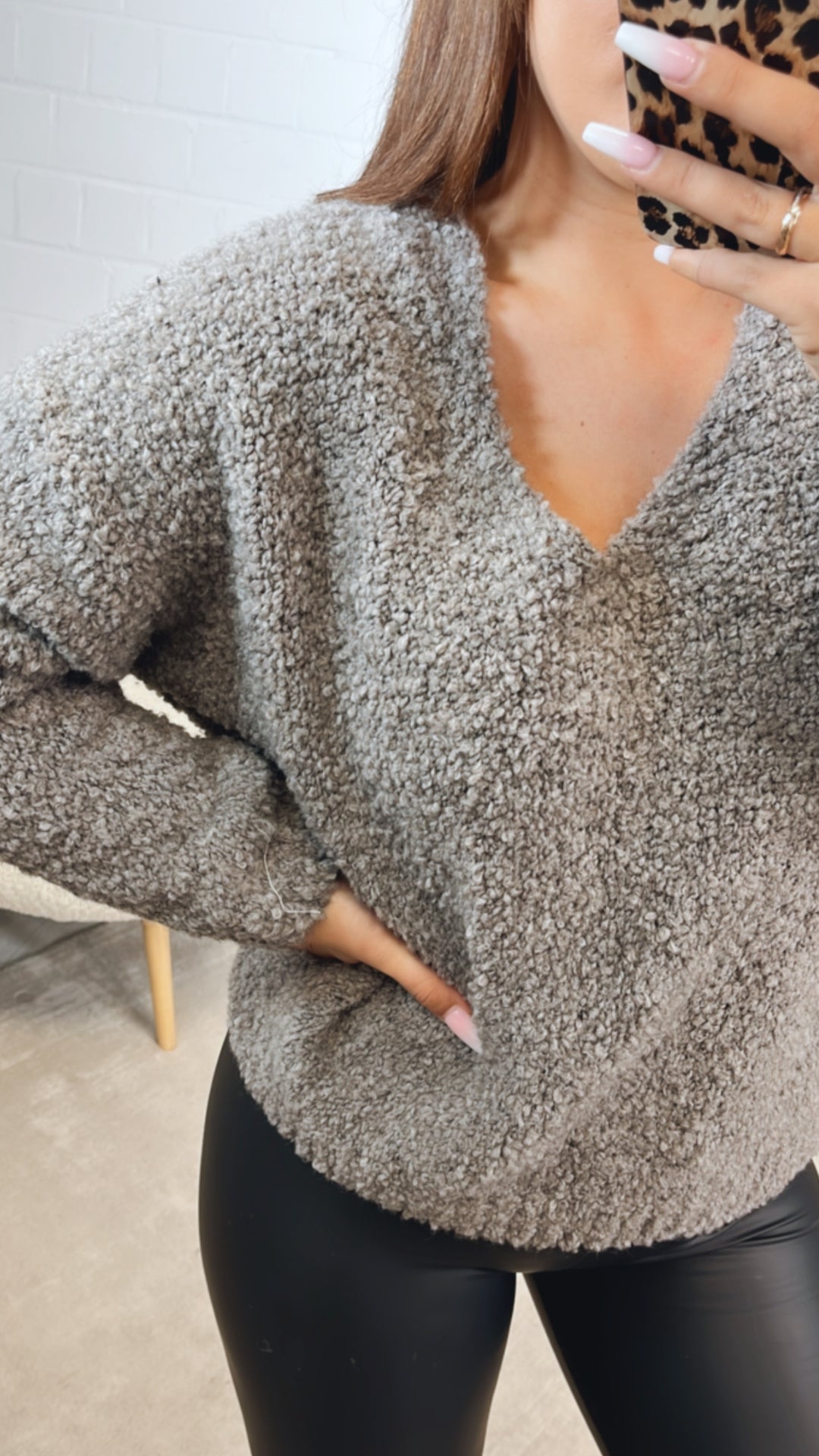 TEDDY kürzerer Pullover mit V-Ausschnitt / braun meliert Art. 12444