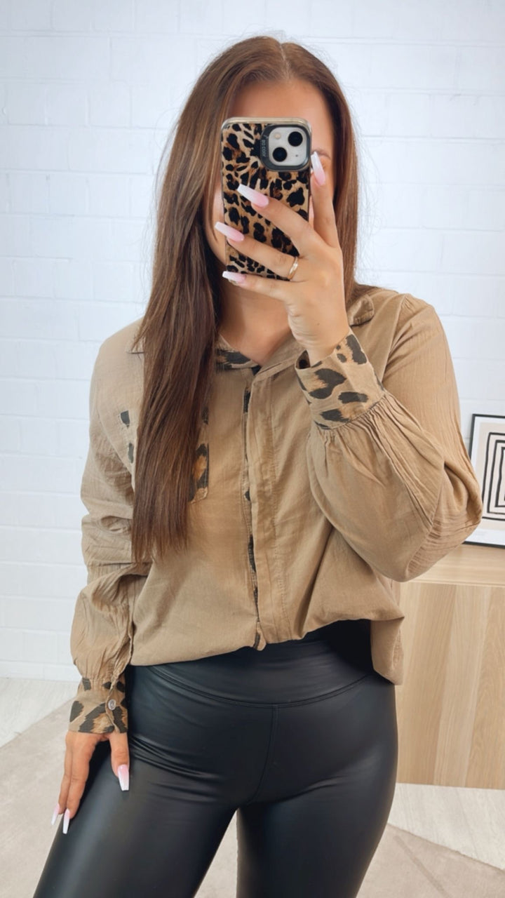 dünne Baumwollbluse, Leo Brusttasche / sand - camel Art.122330