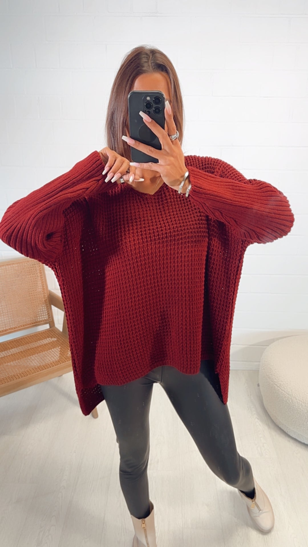 grober Strick Pullover, engere Ärmel, V-Ausschnitt / bordeaux rot Art. 7780