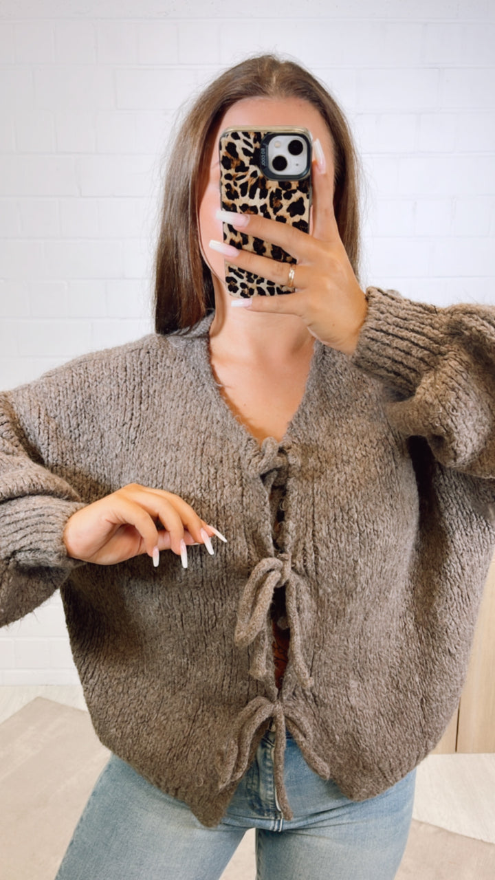 Strick Cardigan zum schnüren / aschiges Braun Art. 11031