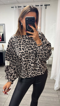 Leo Oversize Sweater mit leichtem Vokuhila Schnitt / light taupe - schwarz - braun Art. 16503