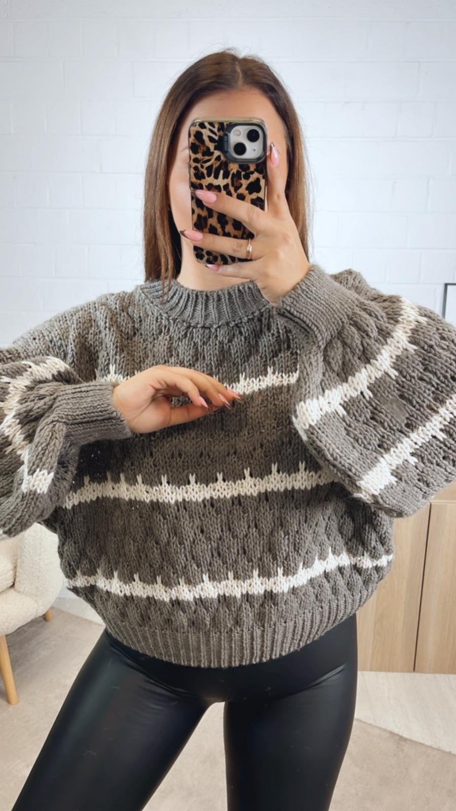 Pullover in ausgefallener Strickart / taupe - creme Art. 12825