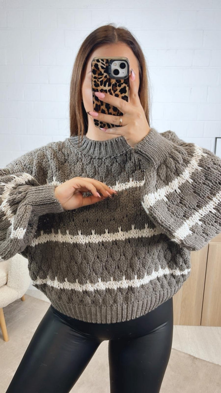 Pullover in ausgefallener Strickart / taupe - creme Art. 12825