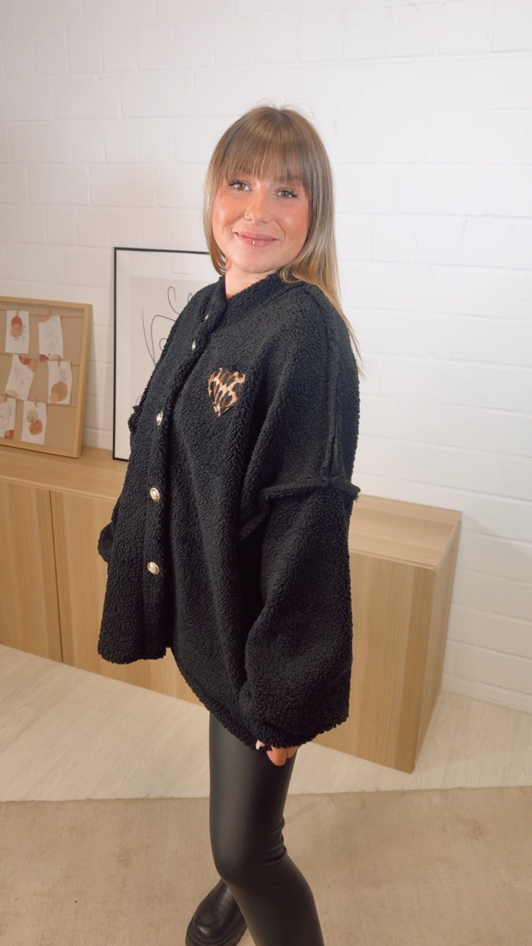 TEDDY Jacke mit gold - silbernen Knöpfen, Leo Herz / schwarz Art. 12589