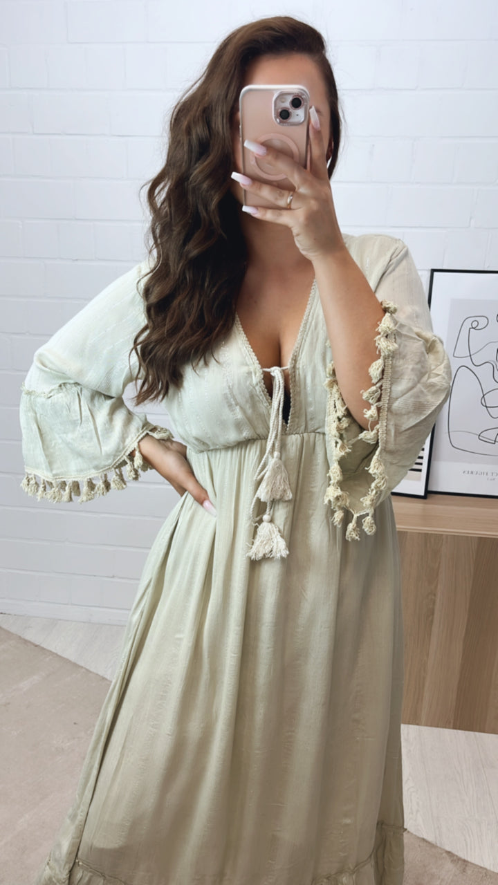 Vokuhila Kleid mit Glitzer Applikationen / soft salbei Art. 10653
