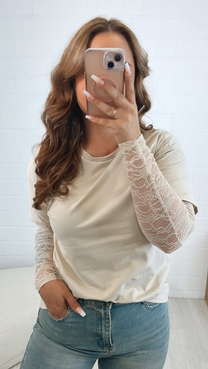 T-shirt mit längeren Spitzenarmen / beige Art. 10348