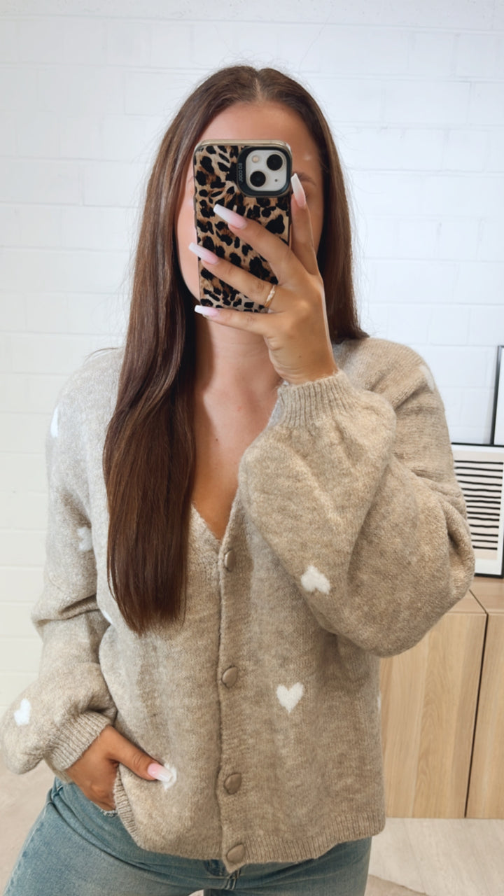 HERZKNÖPFE Cardigan mit Herzen / beige - weiss Art. 11202
