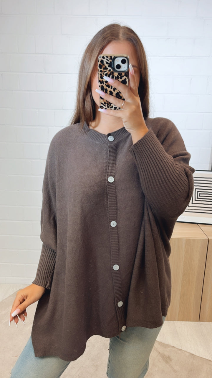 ultra weicher Cardigan / Pullover mit Fledermausärmeln / mokka Art. 11220