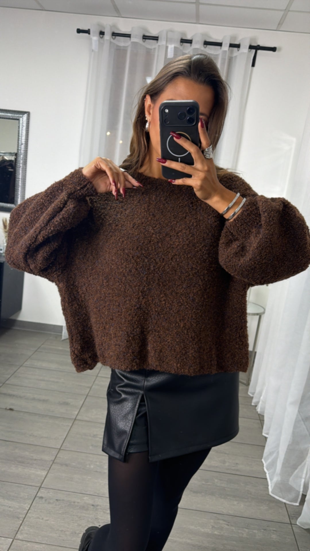 Bouclé Pullover mit breitem Rundausschnitt / schoko braun Art. 16436
