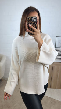 Stehkragen Pullover mit weiten Fledermausärmeln / creme Art. 12854