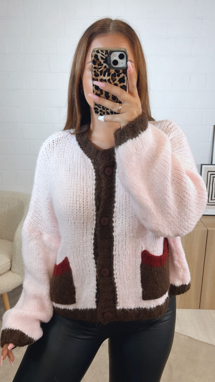 dreifarbiger Cardigan / soft rosa - dunkel braun - bordeaux rot Art. 12498