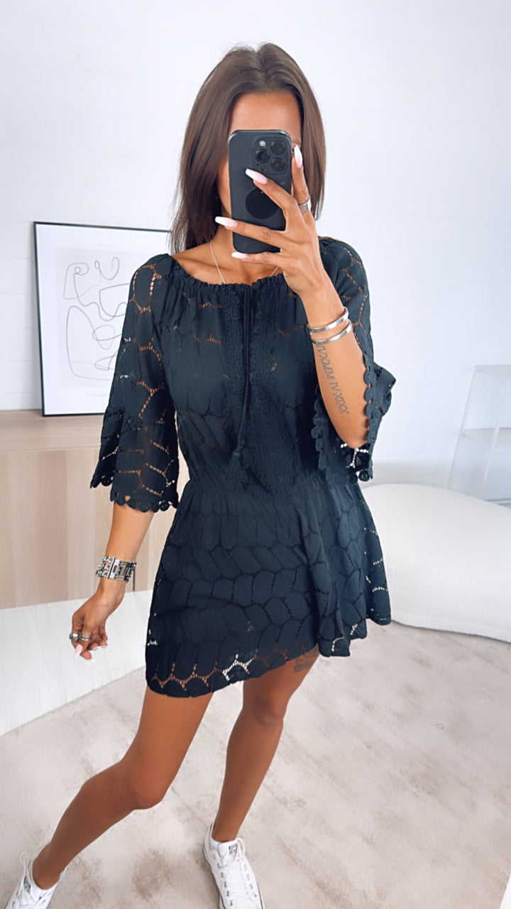 verspielter, kurzer Jumpsuit mit Spitzen Stickerei / schwarz Art. 6392