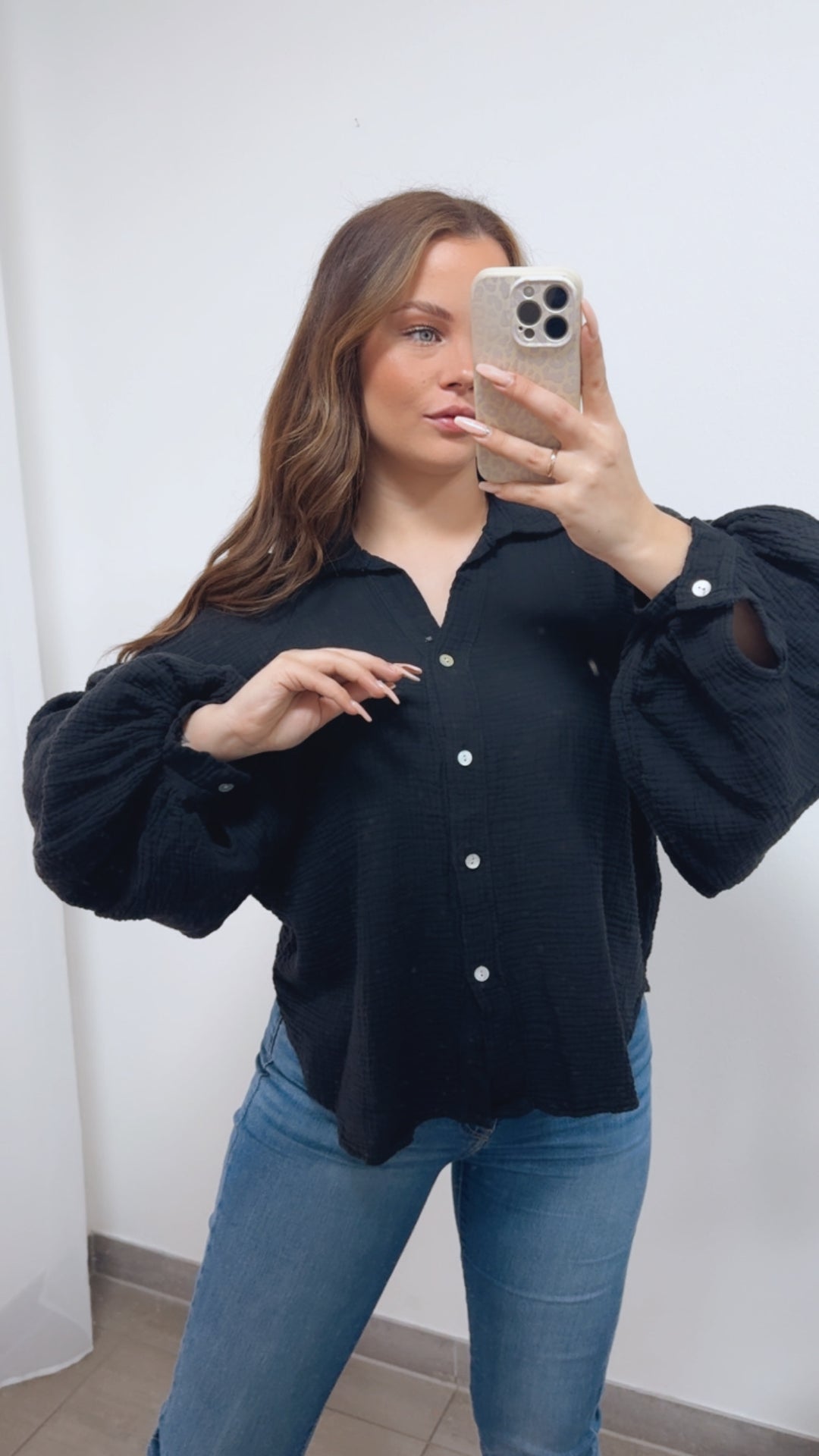 KURZE Oversize Musselin Bluse BALLONÄRMEL / schwarz Art. 14725