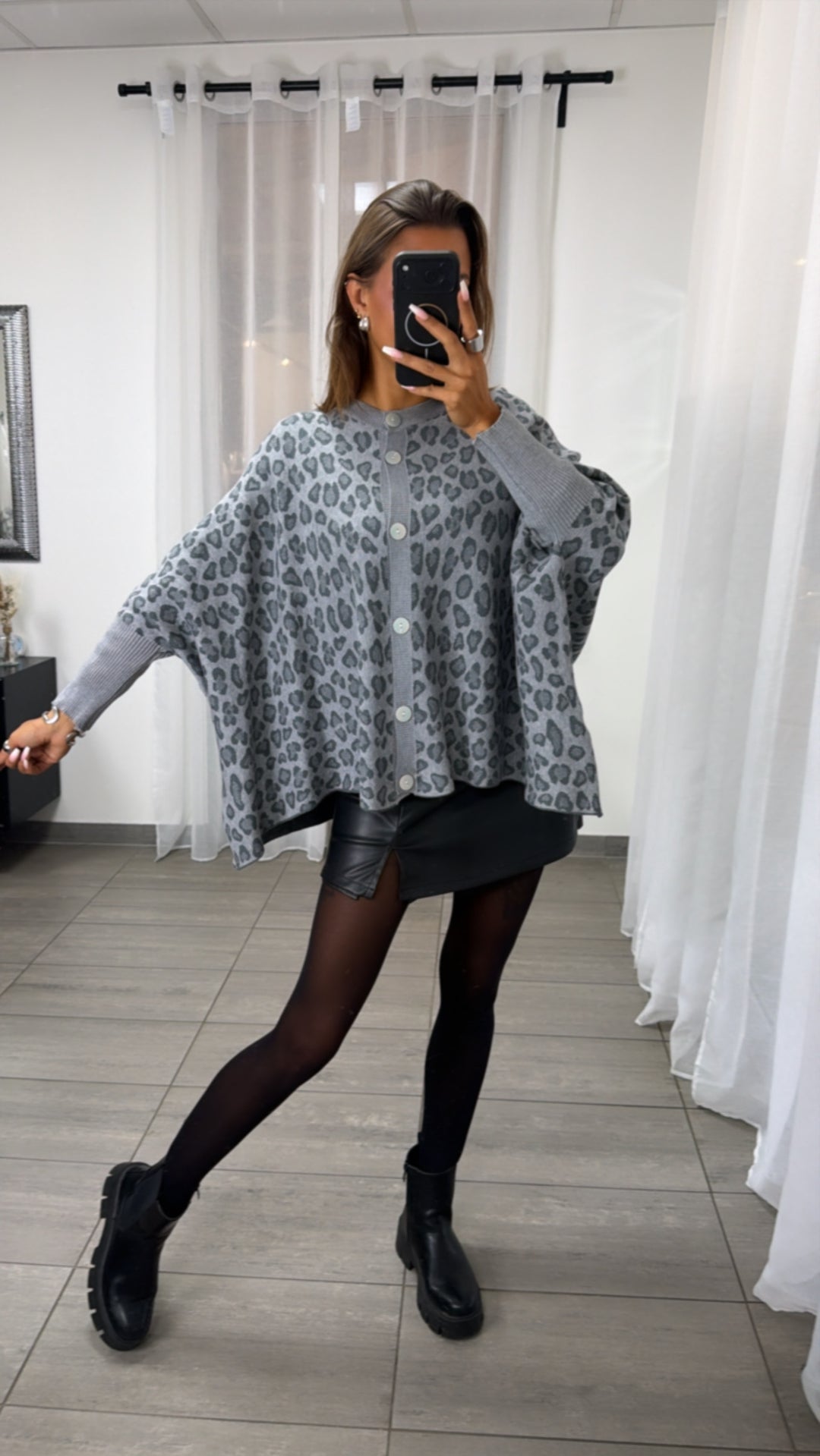 LEO Cardigan / Pullover  - ultra weicher mit Fledermausärmeln / grau Töne Art. 16323
