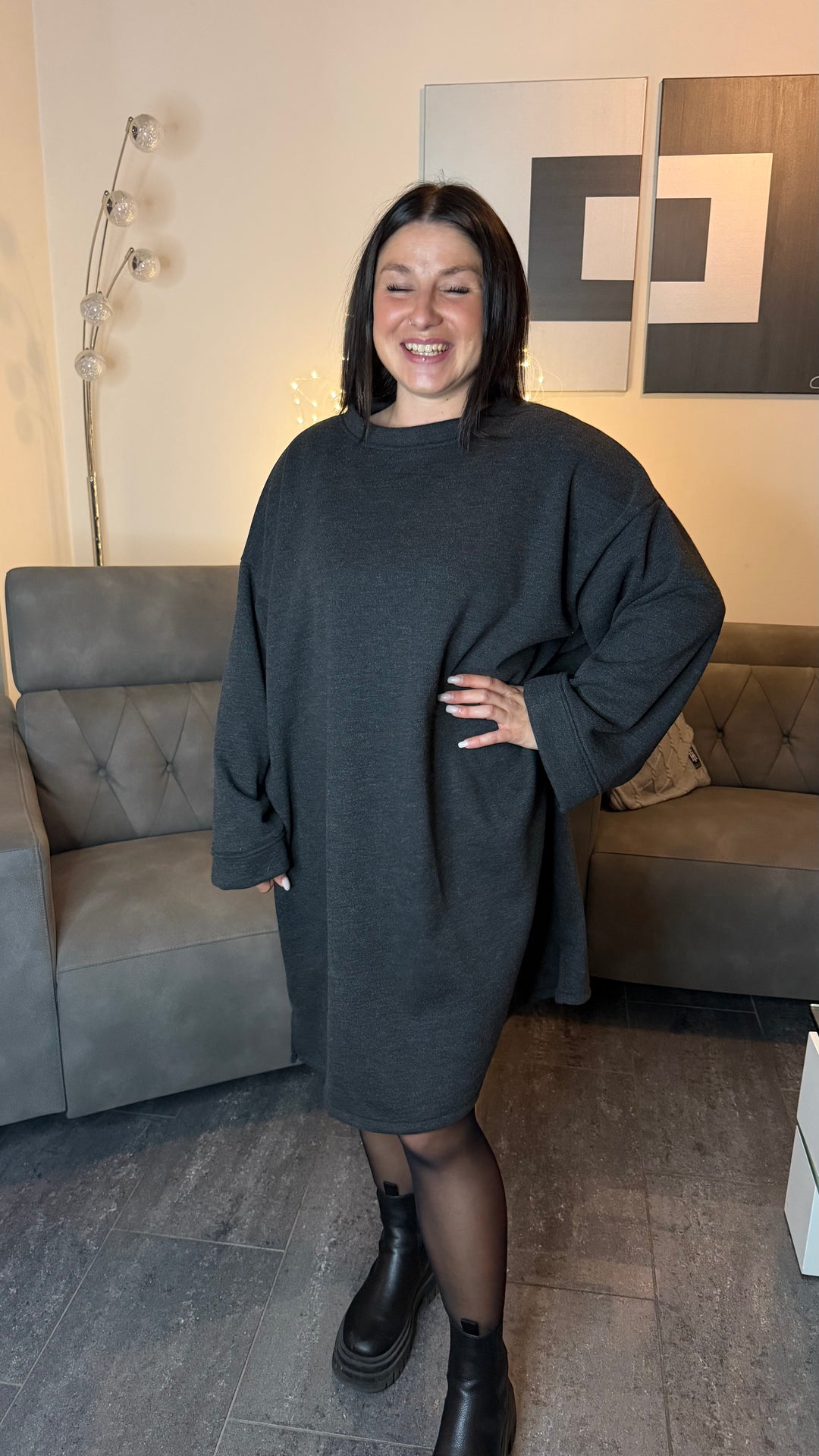 ultra oversize Sweat Kleid mit seitlichen Schlitzen, gefüttert / schwarz Art. 16515