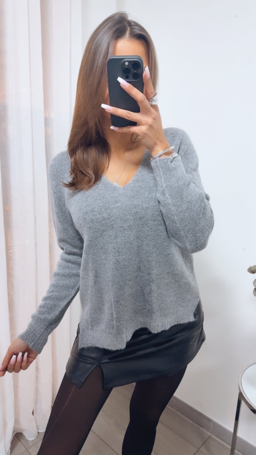 Soft Touch Pullover mit V-Ausschnitt / grau Art.13923