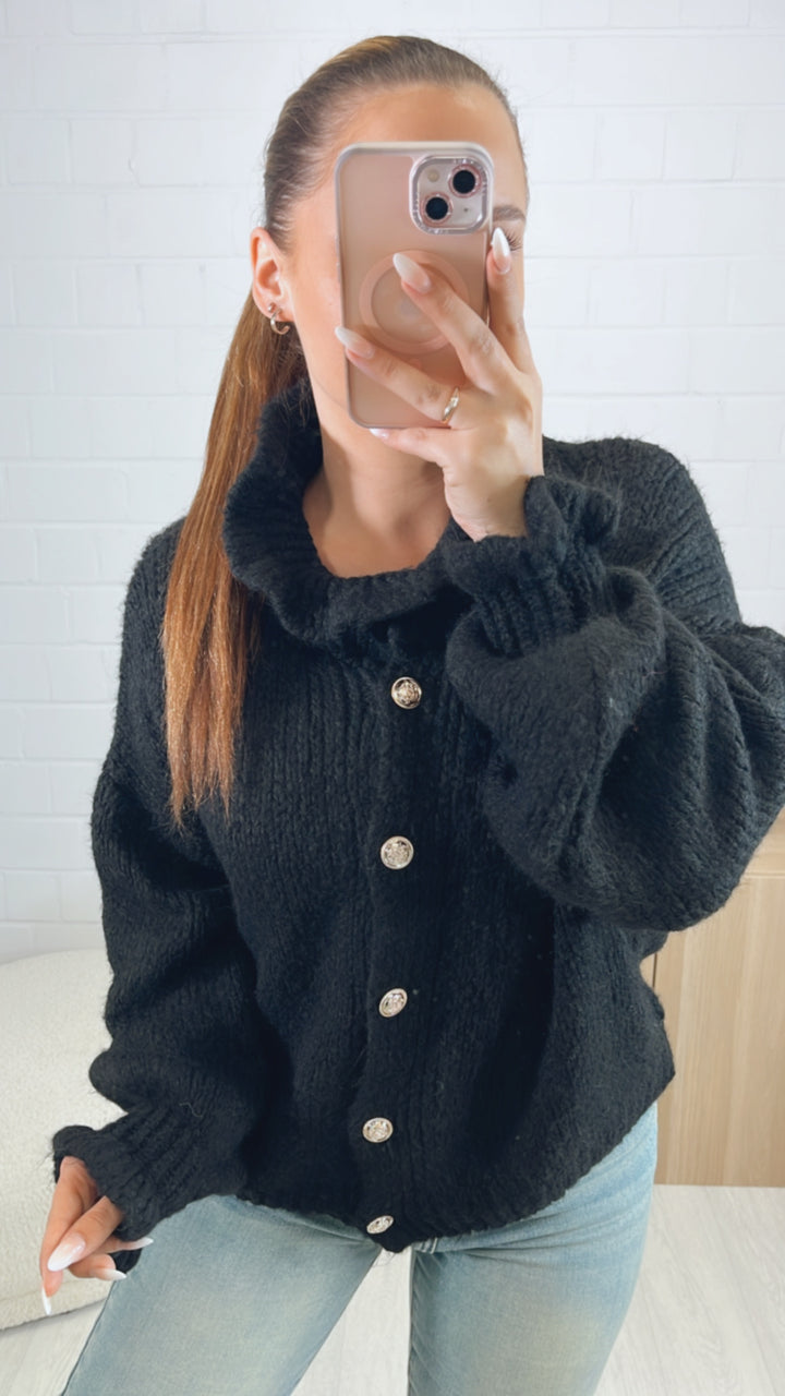 Strick Cardigan mit Volant Kragen, goldene Knöpfe / schwarz Art. 9428