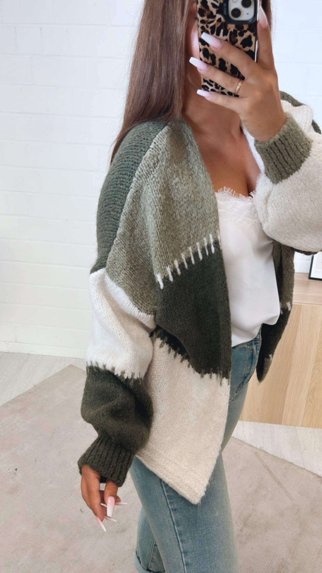 kurzer, mehrfarbiger Strick Cardigan / khaki - creme - grün Art. 11205