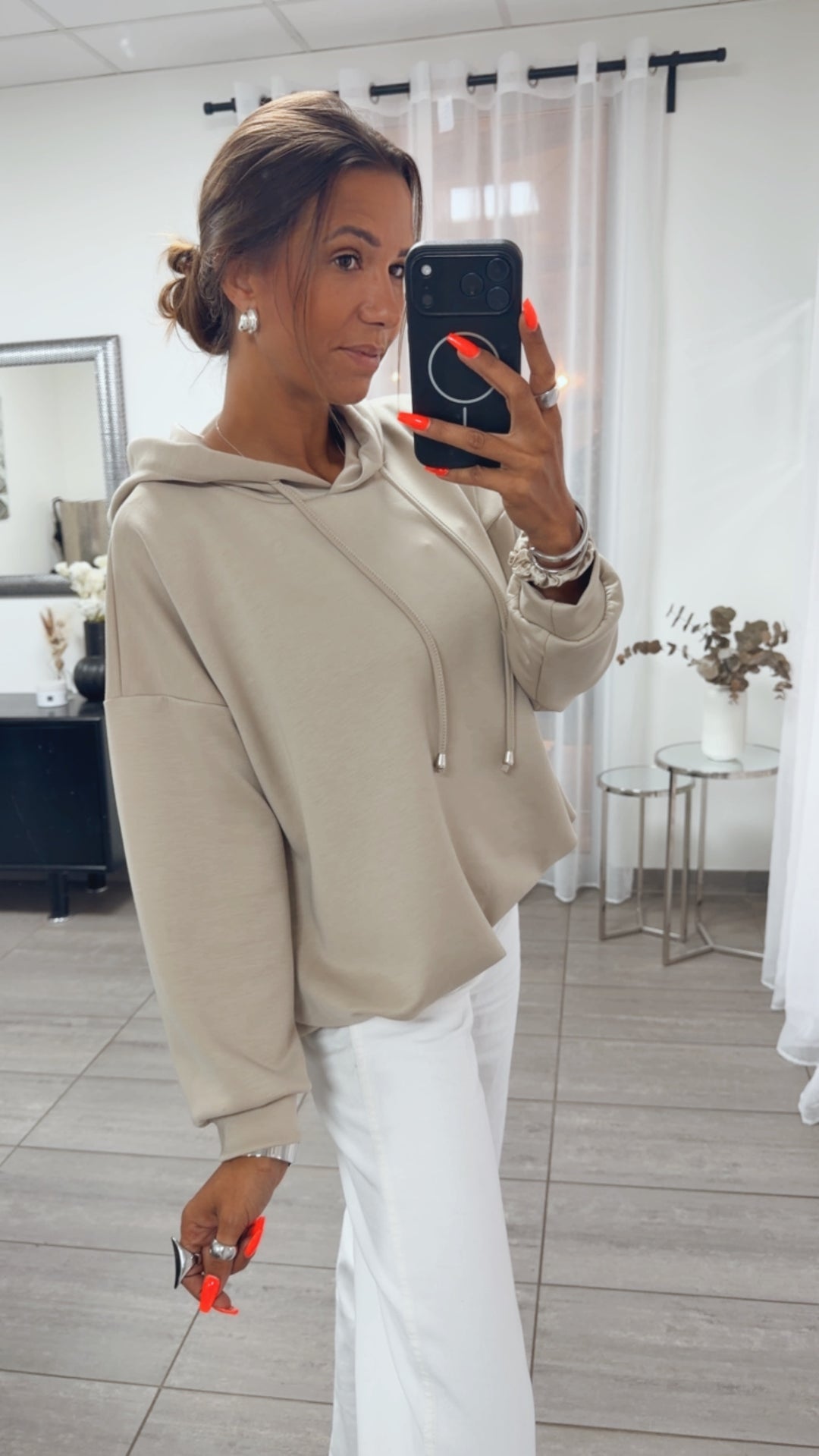 Hoodie mit Ballonsaum / light taupe Art. 16166