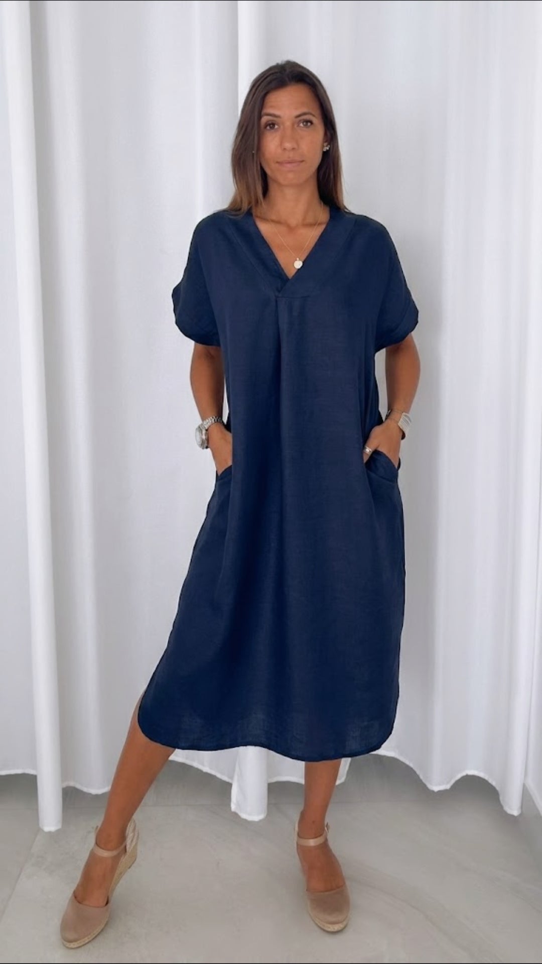 Viskose Maxi Kleid mit Taschen, seitlicher Schlitz / dunkel blau  Art. 15770