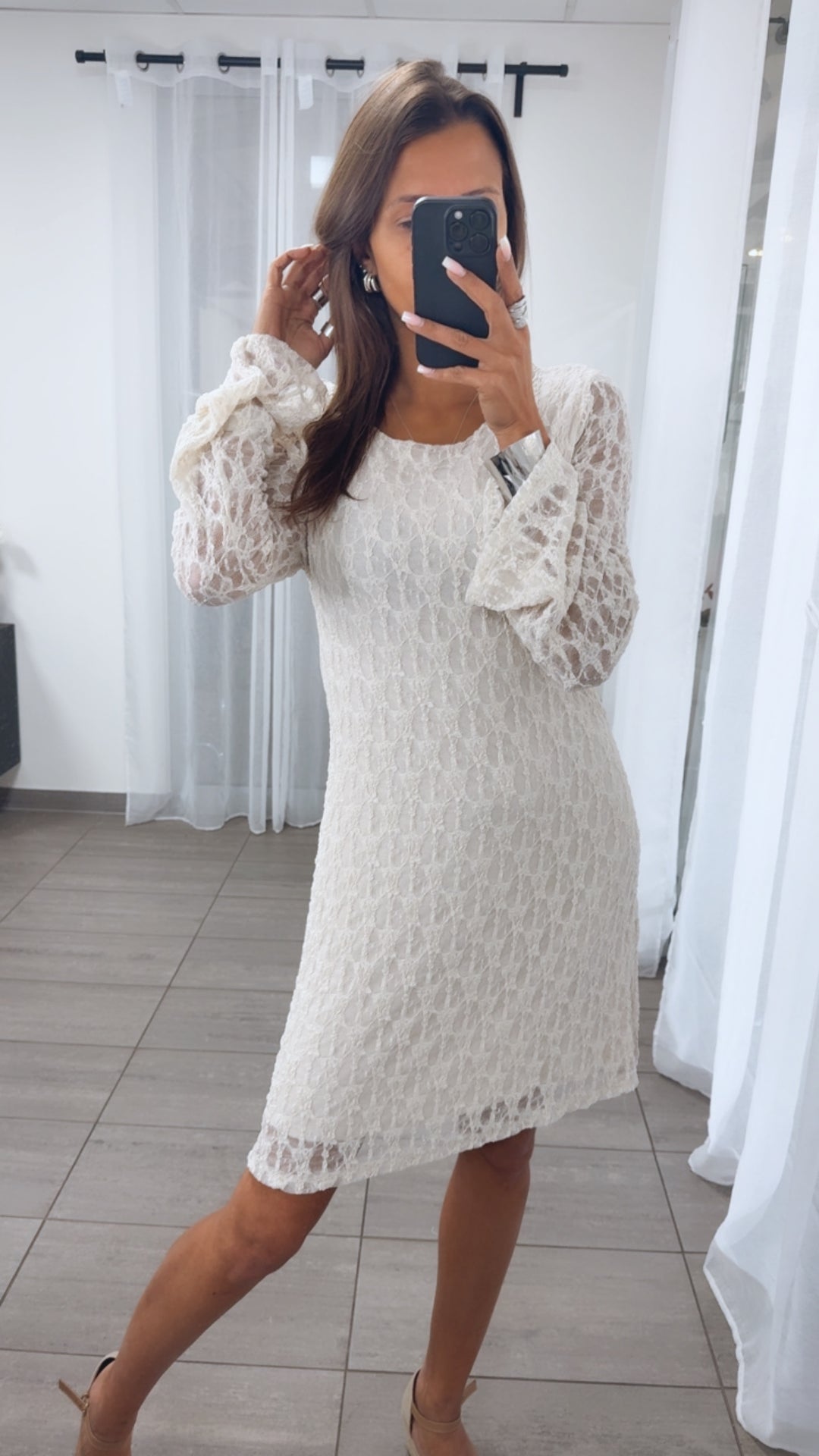 Langarm Spitzenbesetztes Kleid / creme Art. 14912