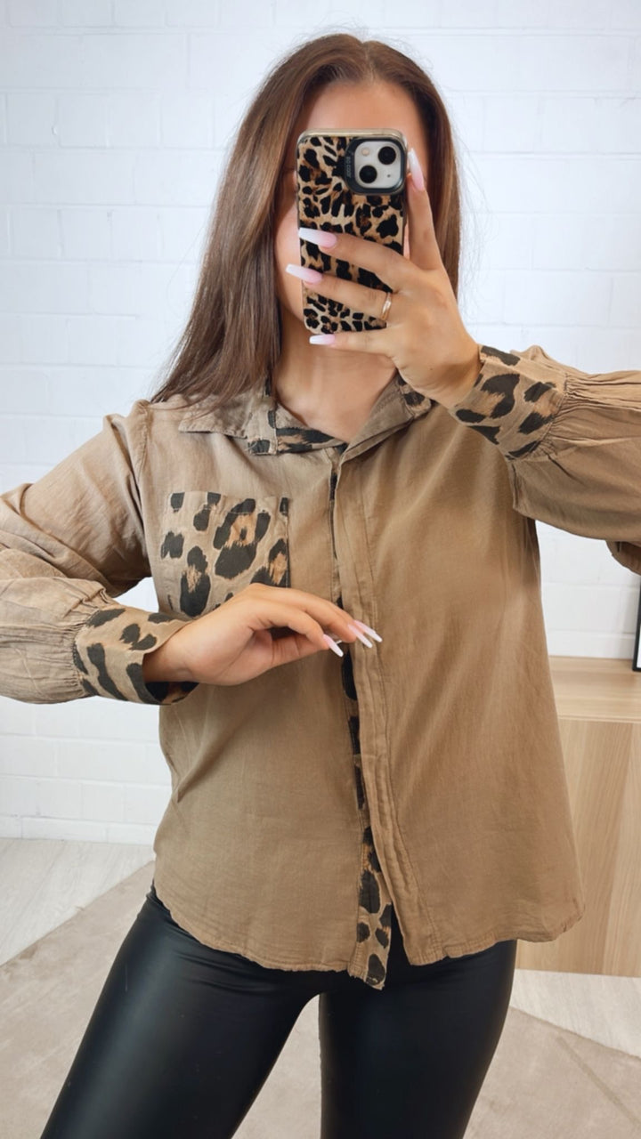 dünne Baumwollbluse, Leo Brusttasche / sand - camel Art.122330