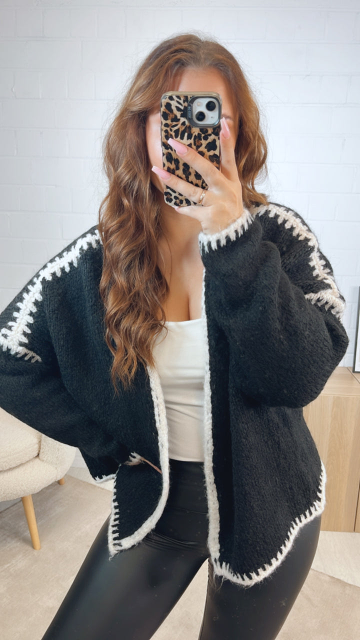 Cardigan mit abgesetzter Naht / schwarz - weiss Art. 12580