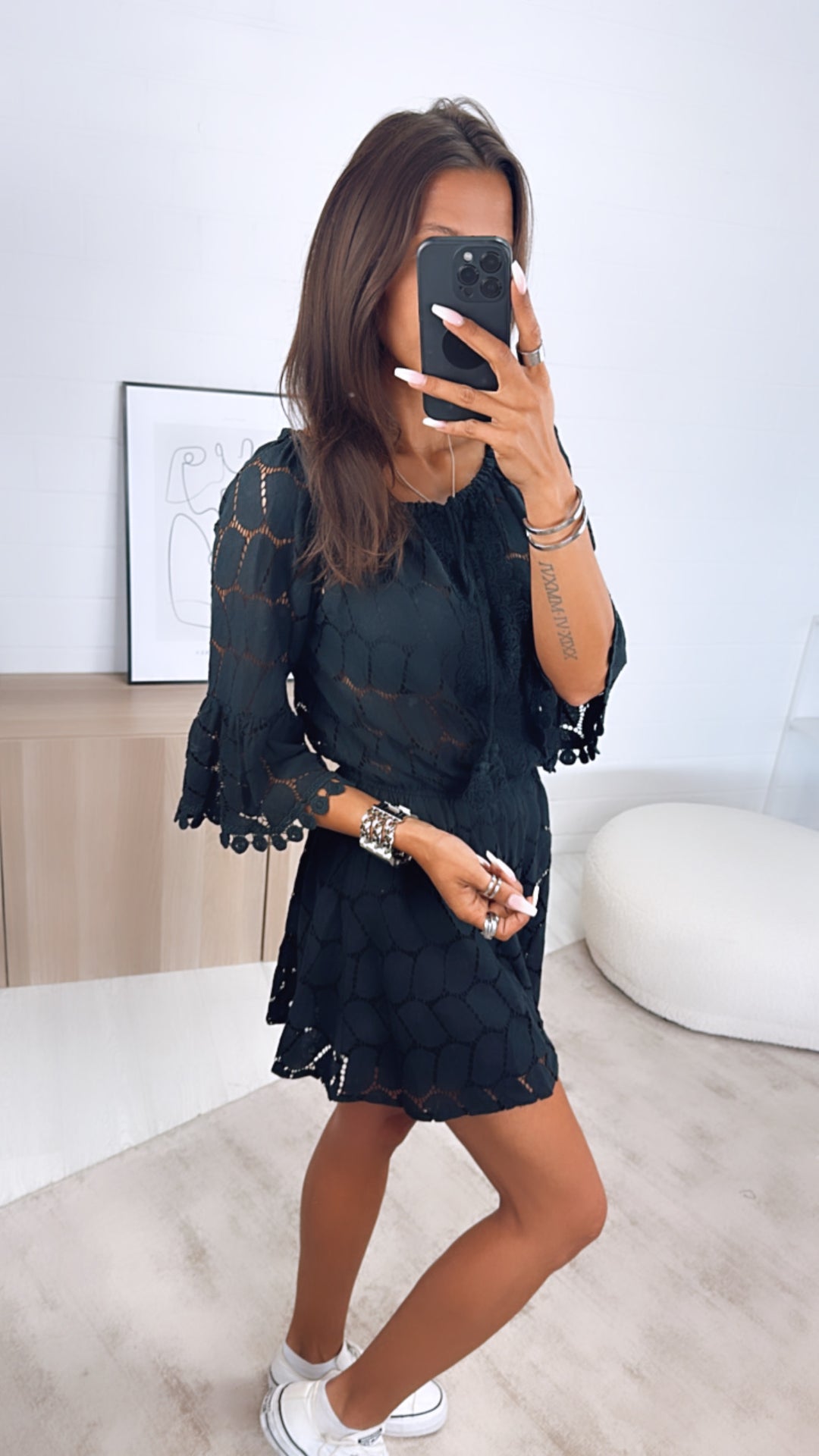 verspielter, kurzer Jumpsuit mit Spitzen Stickerei / schwarz Art. 6392