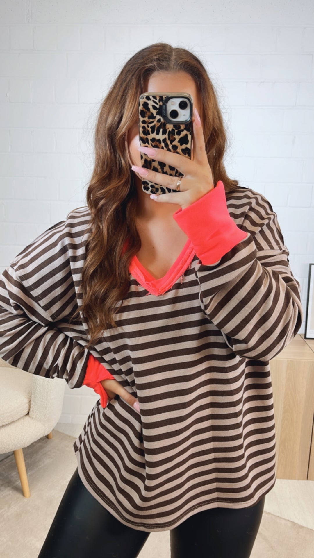 STREIFEN Sweater mit used V-Ausschnitt / braun - taupe - neon pink Art. 12598