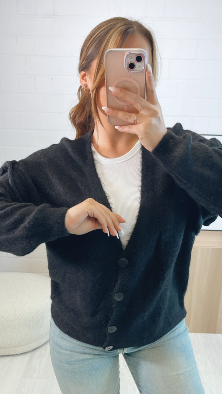 Strick Cardigan mit Volant Naht / schwarz Art. 9107
