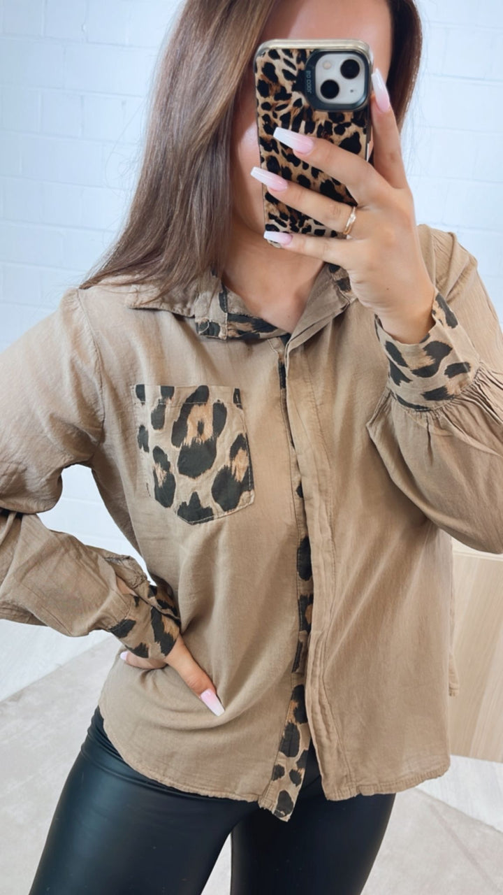 dünne Baumwollbluse, Leo Brusttasche / sand - camel Art.122330