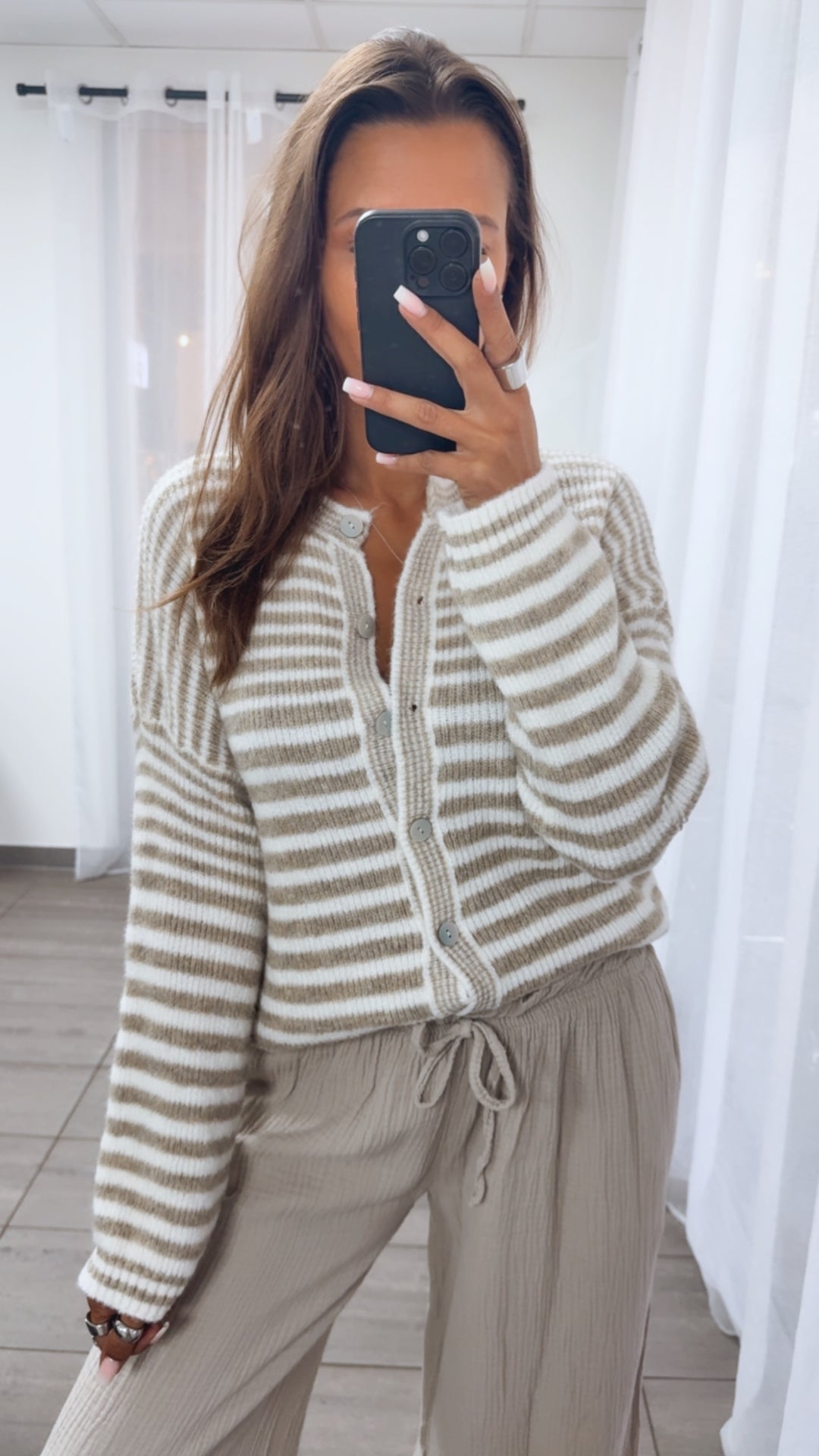 DÜNNE STREIFEN Cardigan mit Perlmutt - Knöpfen / beige - weiss Art. 14367