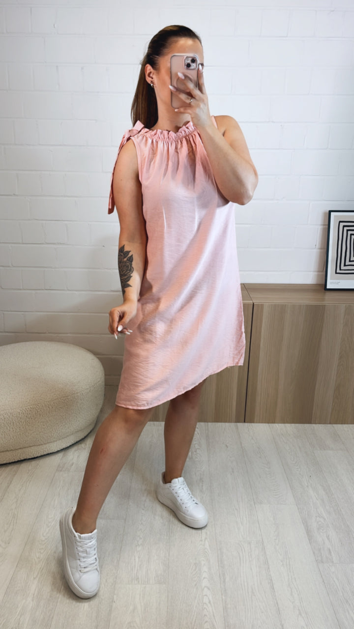 luftiges Kleid / Hängerchen mit Volant-Ausschnitt / rosa Art. 9746