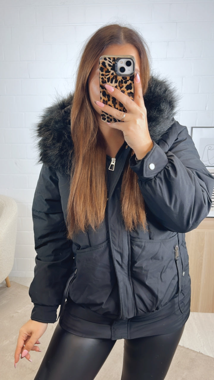 mittellange Stepp Jacke, abnehmbarer Kapuzenkragen / schwarz Art. 12868