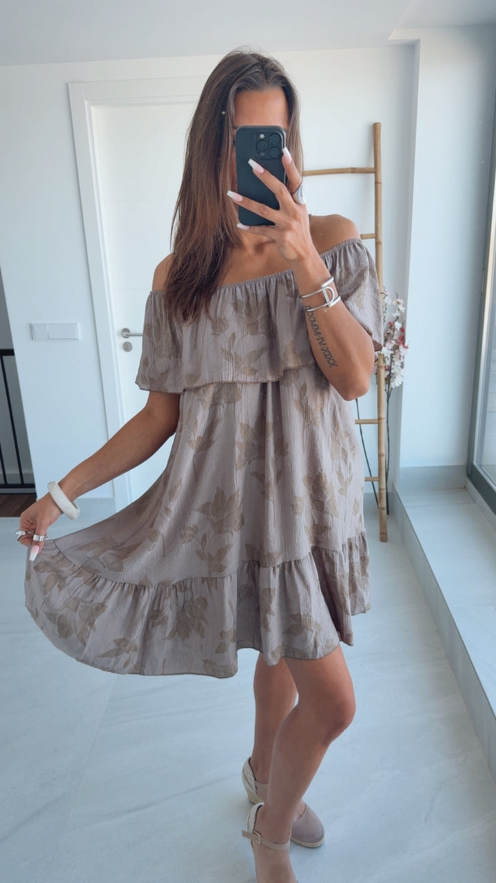 Kleid mit Carmen-Ausschnitt und Blumen Akzenten / taupe Art.14797