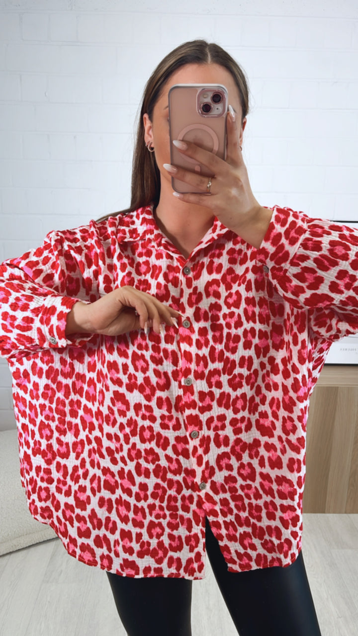 KURZE Oversize Musselin Bluse / Leo weiss - rot - pink Art. 9530