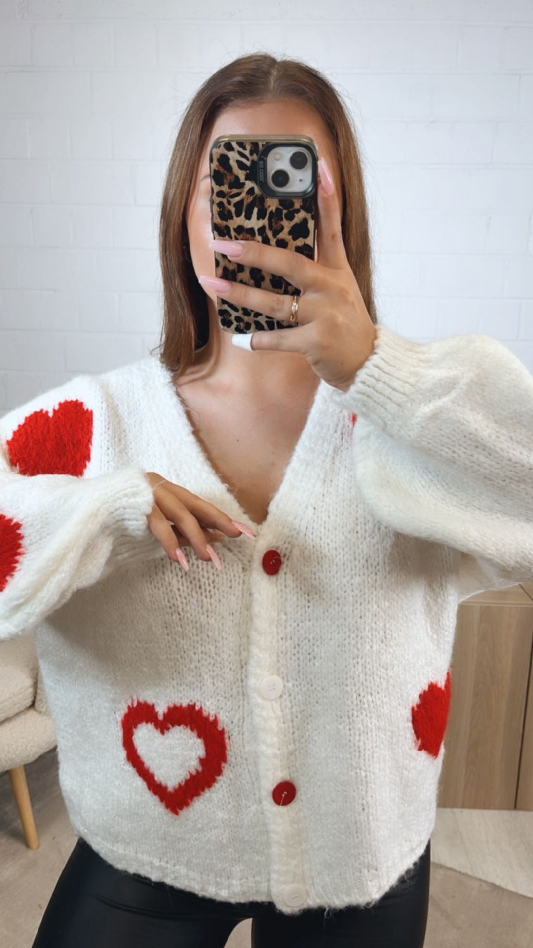HERZEN Cardigan mit bunten Knöpfen / weiss - rot Art. 12533