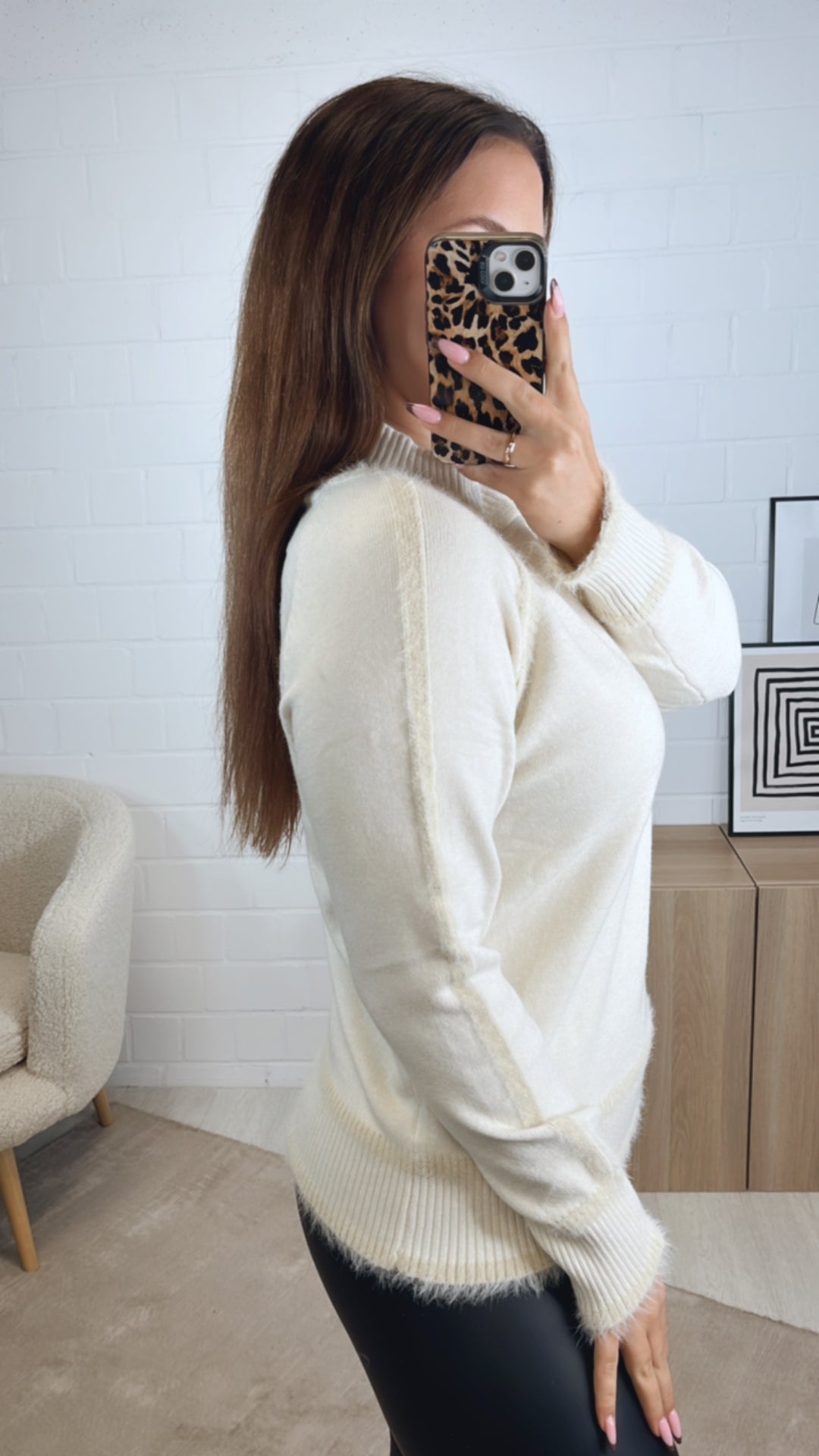 Pullover mit flauschigen Nähten / wollweiss - creme Art. 13032