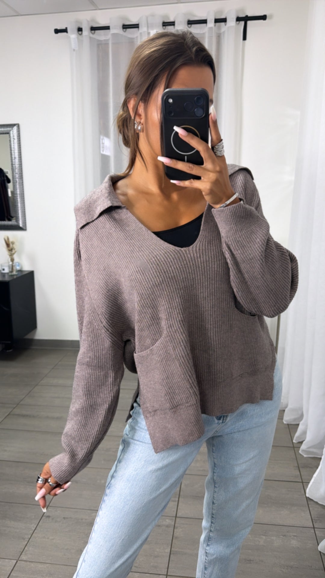 Strick Pullover mit tiefem Ausschnitt und Kragen / aschiges braun Art.16371