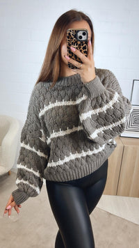 Pullover in ausgefallener Strickart / taupe - creme Art. 12825