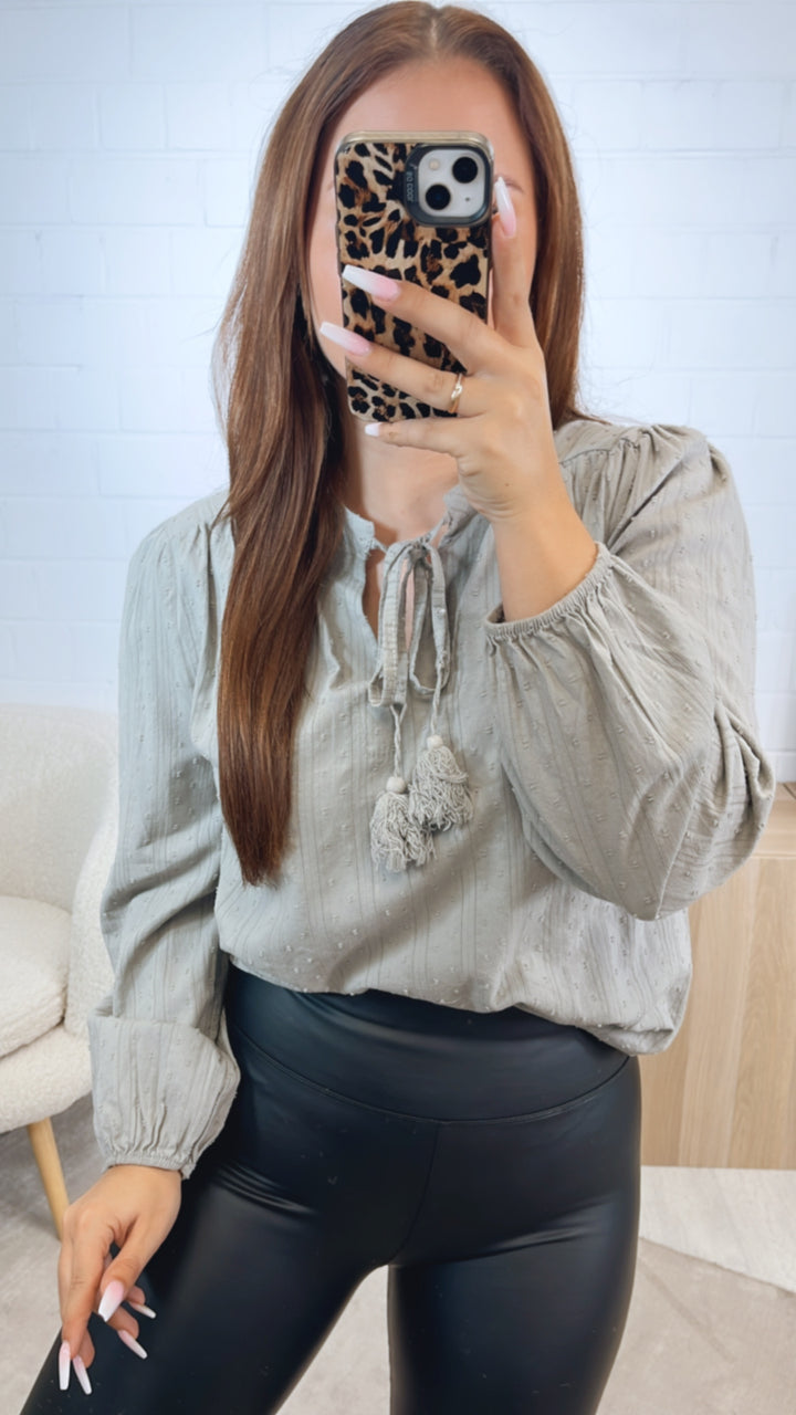 schmale, romantisch verspielte Bluse / taupe Art. 12414