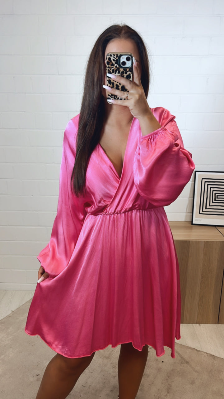leicht fallendes, schickeres Kleid mit V-Ausschnitt, Seidenoptik / pink Art. 11253