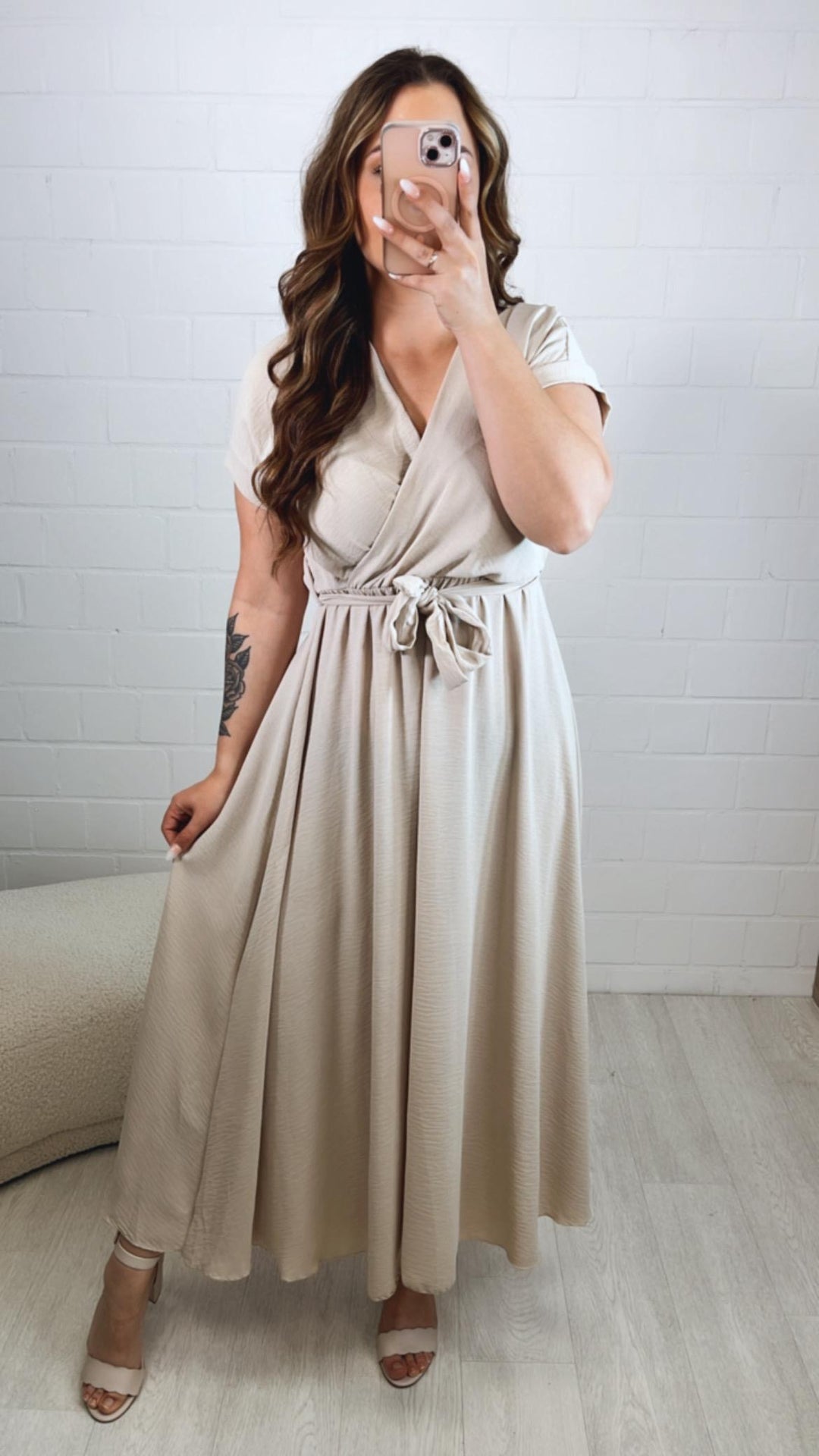 leichtes, langes Kleid mit kurzen Armen / beige Art. 10047