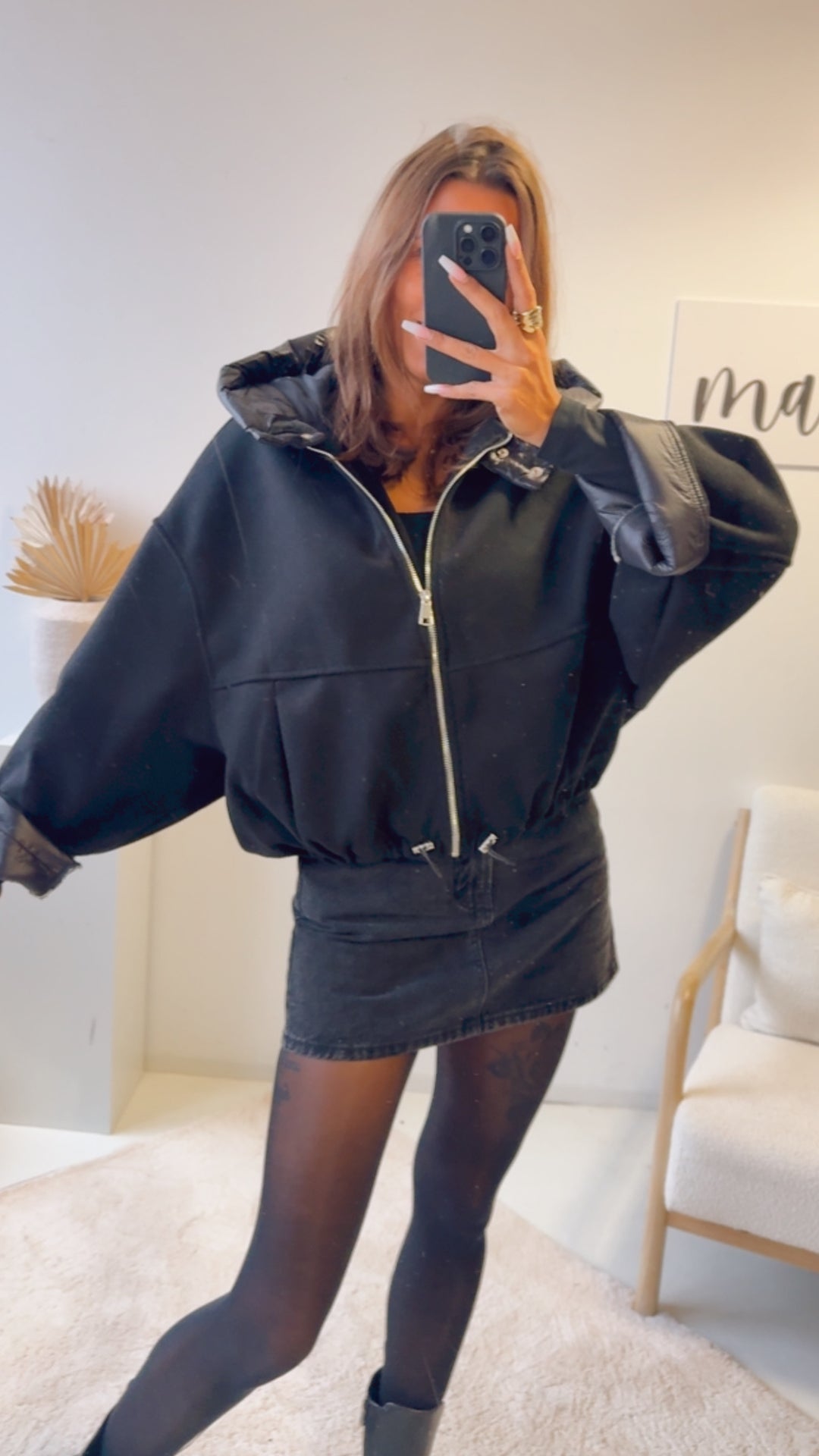 TREND Loose Fit Jacke in Velours Optik, abgesetzte Kapuze / schwarz Art. 12759