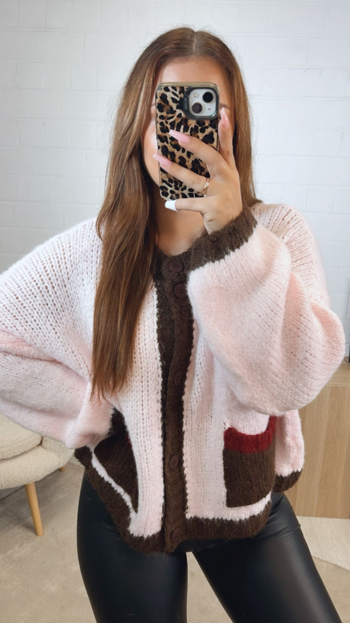 dreifarbiger Cardigan / soft rosa - dunkel braun - bordeaux rot Art. 12498