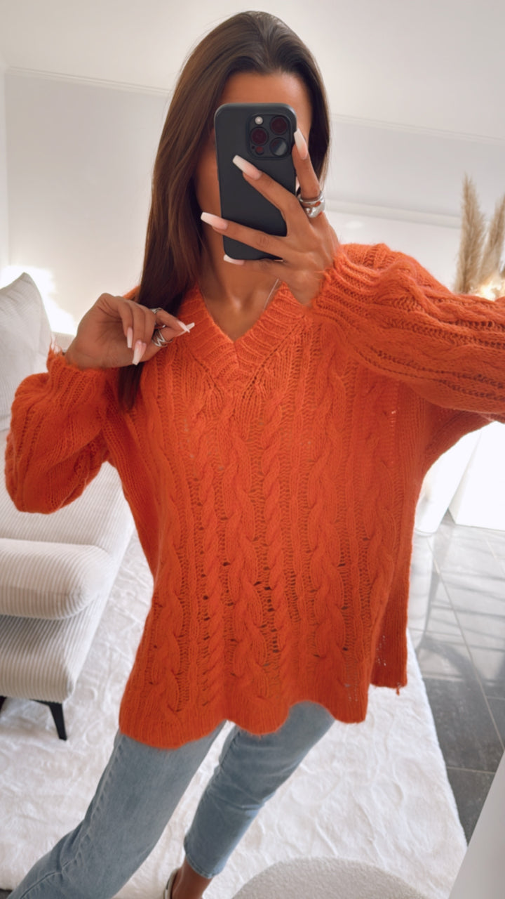 Pullover mit V-Ausschnitt und Zopfmuster / orange Art. 8805