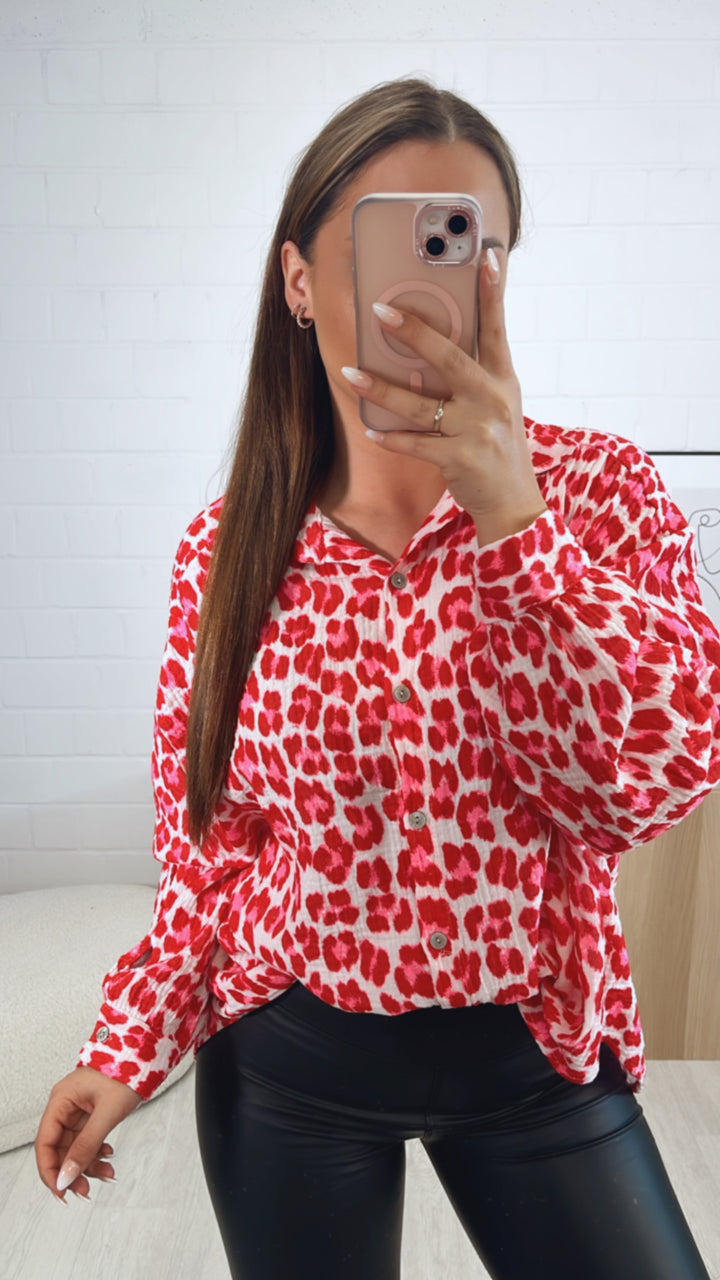 KURZE Oversize Musselin Bluse / Leo weiss - rot - pink Art. 9530