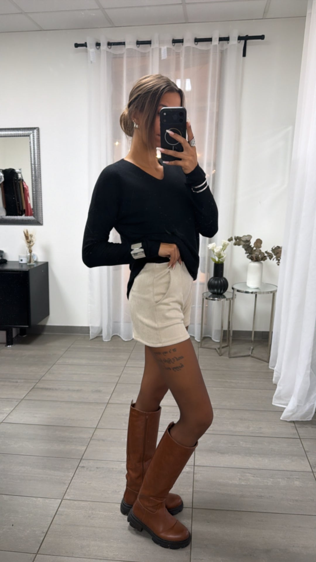VELOURS Shorts mit Taschen / beige Art. 16197