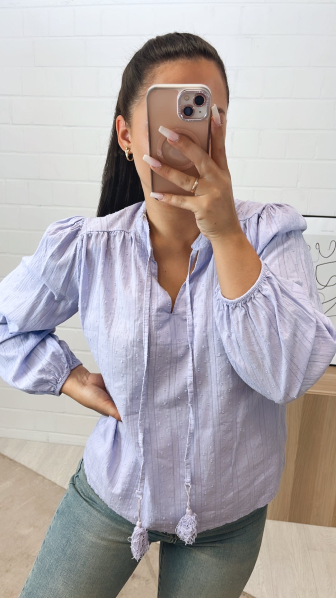 schmale, romantisch verspielte Bluse / flieder Art. 10781