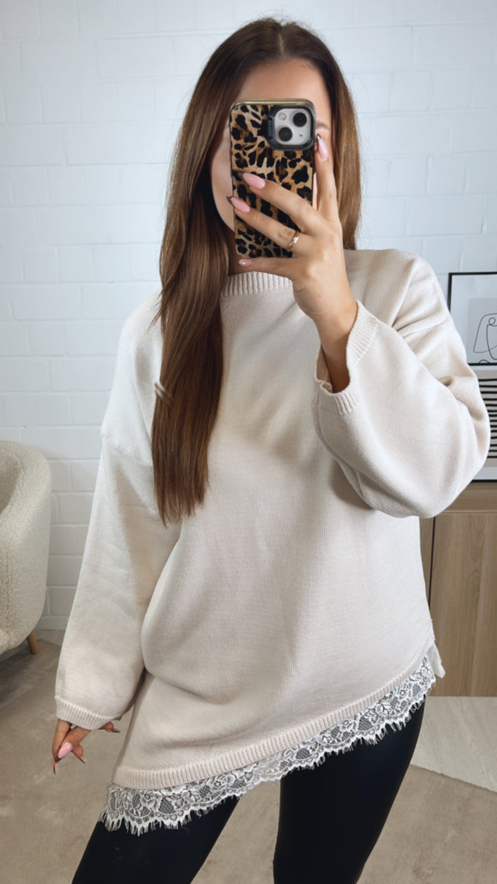 SPITZE asymmetrischer Pullover / creme Art. 13030